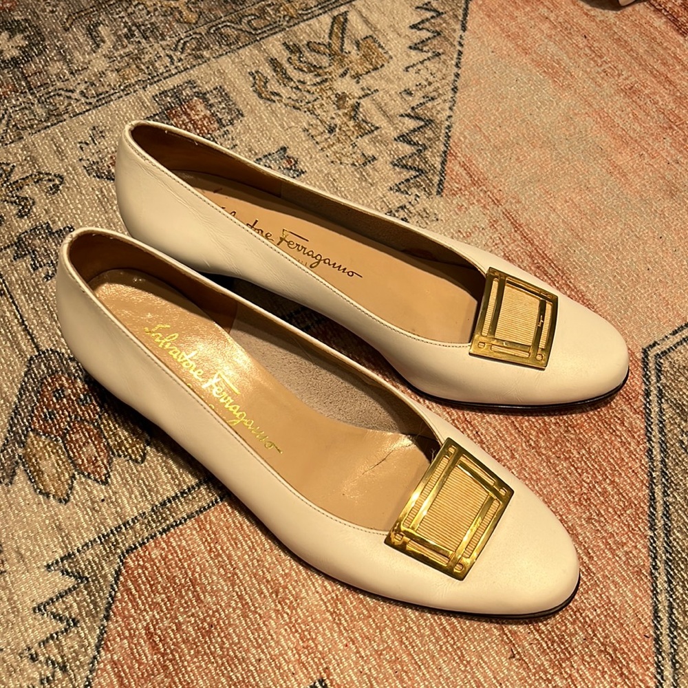 Vintage ferragamo pumps 7.5 Euc white